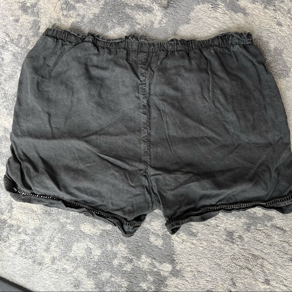 Cloth and stone shorts - Picture 2 of 2